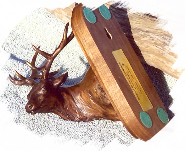 Bronze sculpture of an Elk trophy mount.