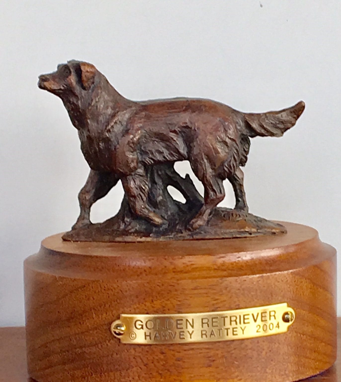 bronze sculpture of a Golden Retriever